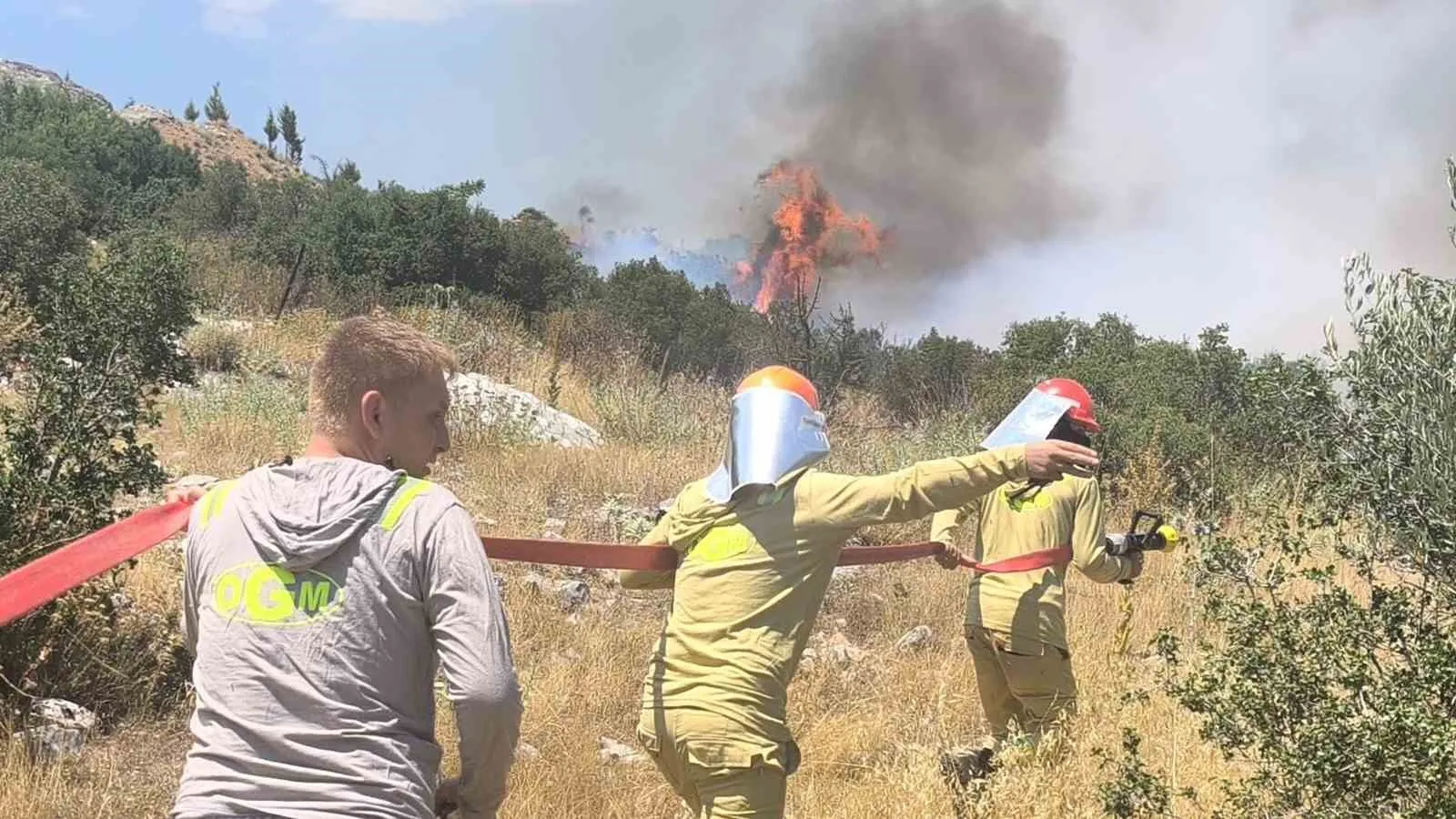 Menteşe'de ormanlık alanda alarm: Ekipler alevlerle mücadele ediyor