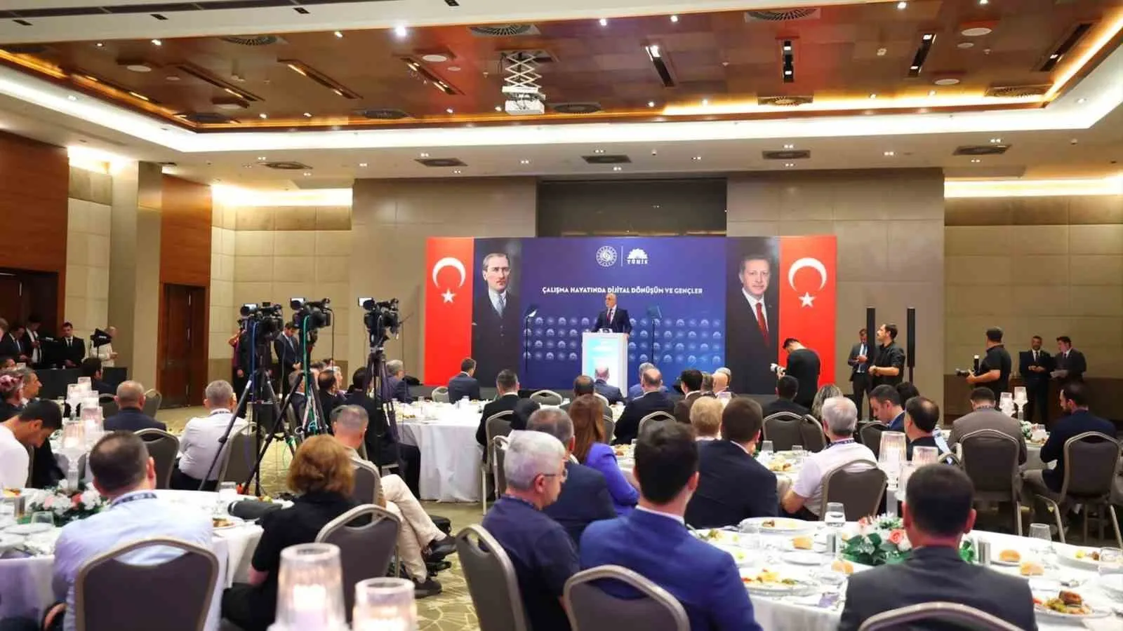 Dijital dönüşüm zirvesinde ADÜ imzası: Gençler iş dünyasının merkezinde