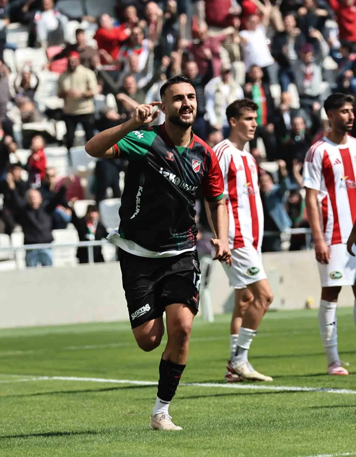 Karşıyaka’da kritik zirve: Golcü oyuncuyla imzalar atılıyor
