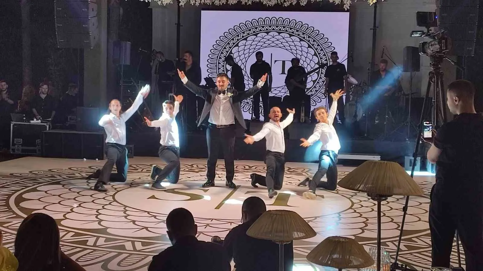 Pamukkale’de horonlu düğün: Hukuk dünyasının genç çifti dünya evine girdi