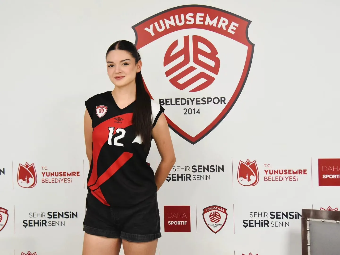 Yunusemre’de voleybolun geleceği emin ellerde: Zeynep Gündoğdu ile devam