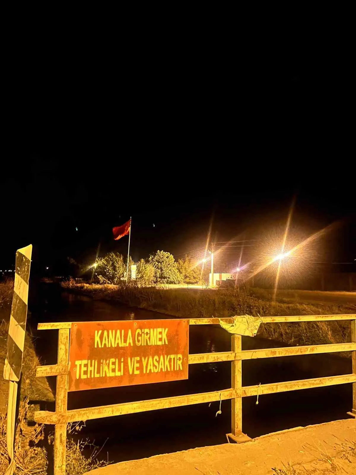 Salihli’de motosiklet kazası: Kanal sularına kapılan sürücü hayatını kaybetti