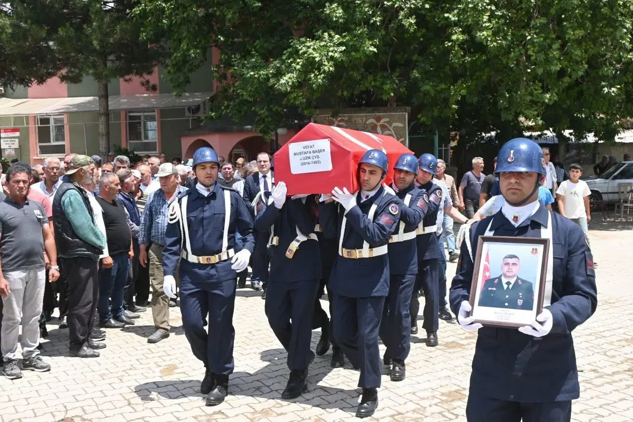 İzin dönüşü acı haber geldi: Uzman Çavuş Mustafa Başer görev başındayken değil, baba ocağında hayata veda etti
