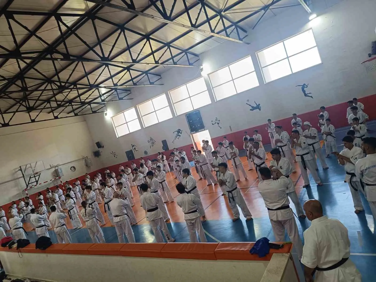 Kütahya’da spor şöleni: 200 sporcu disiplin ve teknik için bir araya geldi