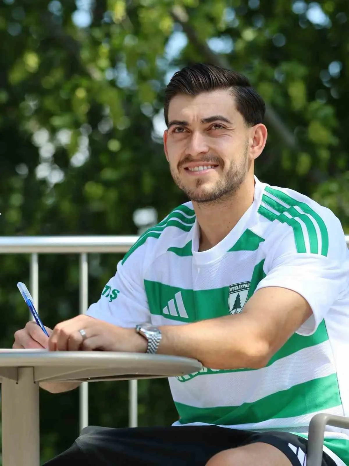 Muğlaspor'un orta saha hamlesi ses getirdi: Ali Kaan Güneren imzayı attı