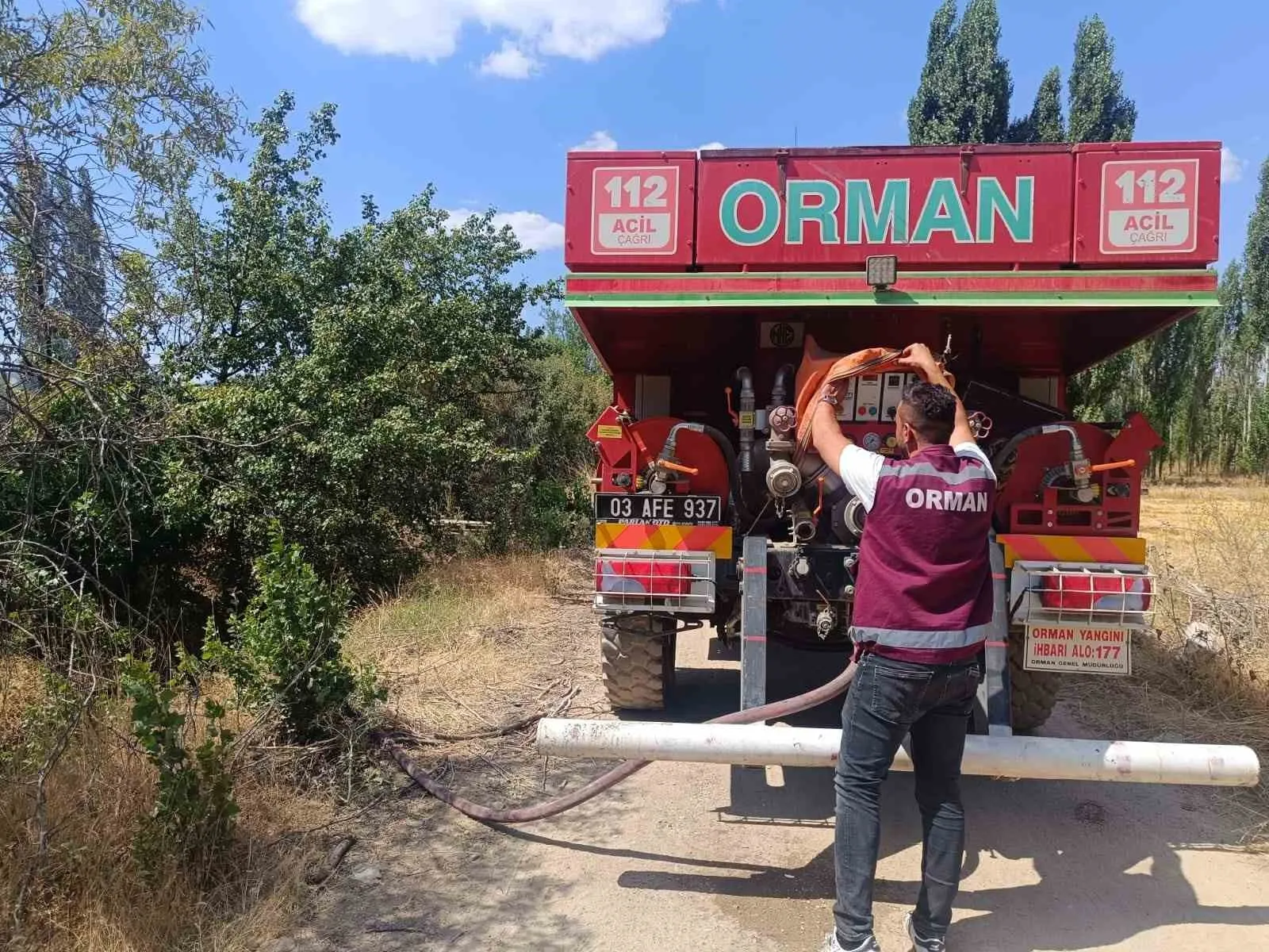 Sandıklı’da alevler köye dayandı: Ekipler facianın eşiğinden döndü