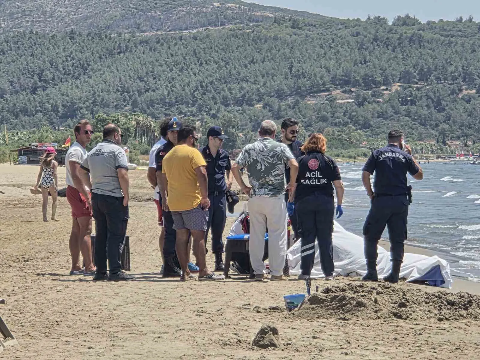 Pamucak Sahili'nde esrarengiz ölüm: Boynundaki tel izi cinayet şüphesini güçlendirdi