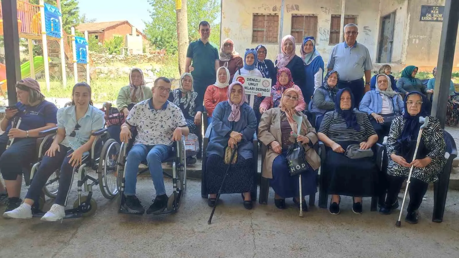 Denizli'de anlamlı buluşma: Mevlit programında çocuklara tarih mirası hediye edildi