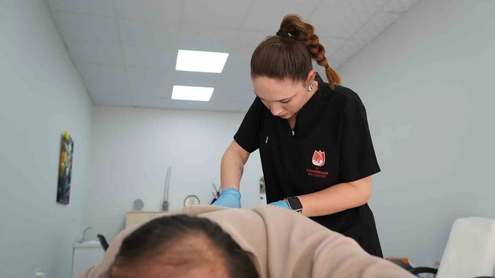 Yunusemre'de sağlık hizmeti kapıya geldi: 3 bin 463 kişiye ücretsiz destek