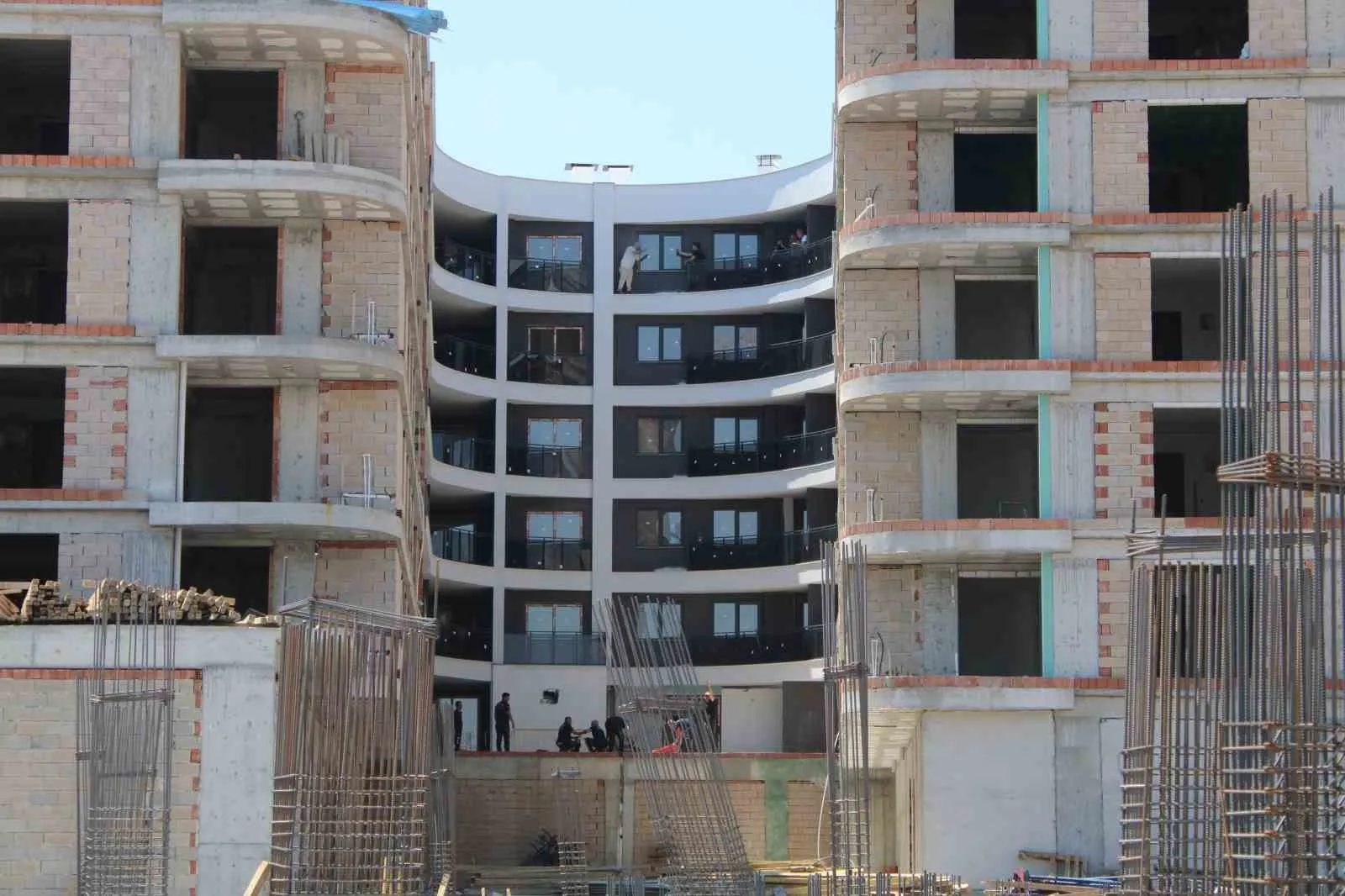 Aydın’da inşaatın tepesinde nefes kesen kurtarma operasyonu