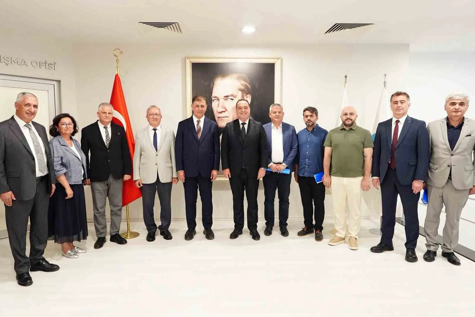 Gördes Barajı’nda yeşil seferberlik: Atıl topraklar arıcıların yeni adresi oluyor