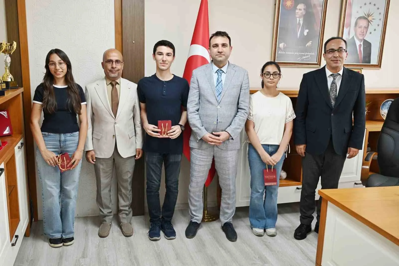 Aydın’ın eğitimde yükselen yıldızları: YKS şampiyonlarına özel tebrik
