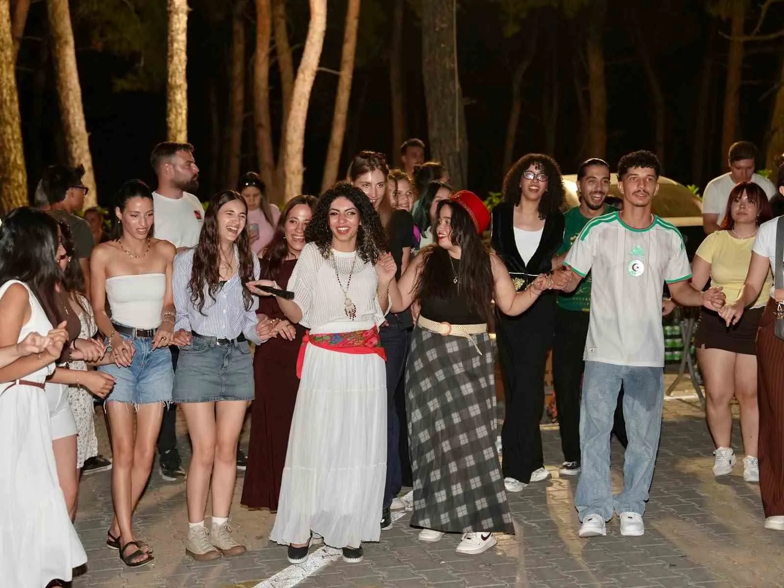 Çamlık Ormanı'nda altı ülkenin ezgileri yankılandı: Denizli'de kültür şöleni