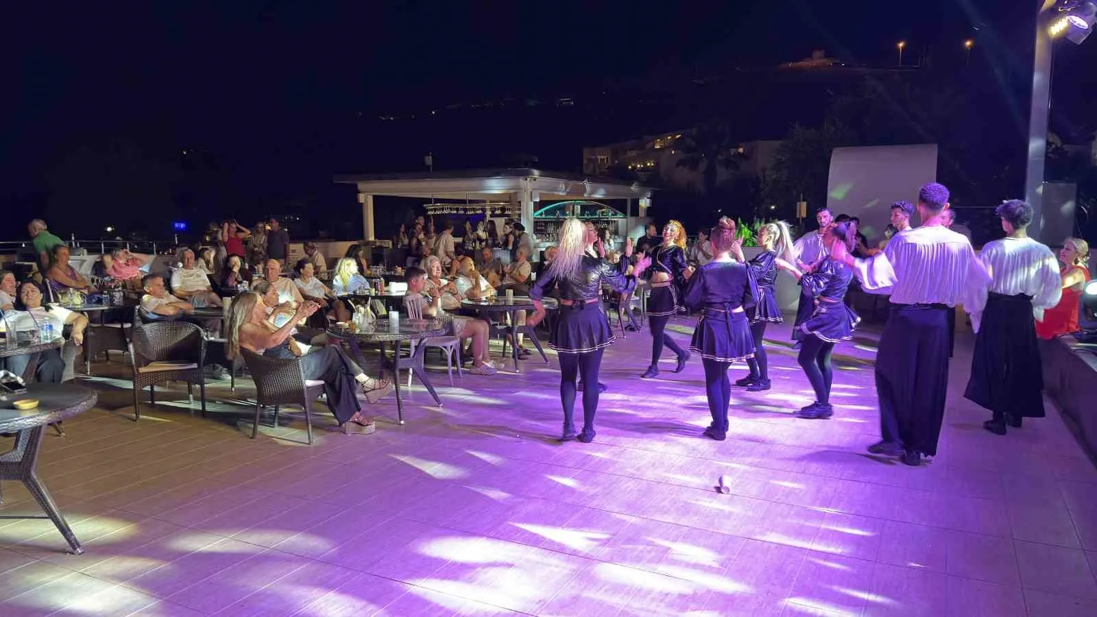 Bodrum gecelerinde kültür şöleni: Turistler geleneksel eğlenceye tam not verdi