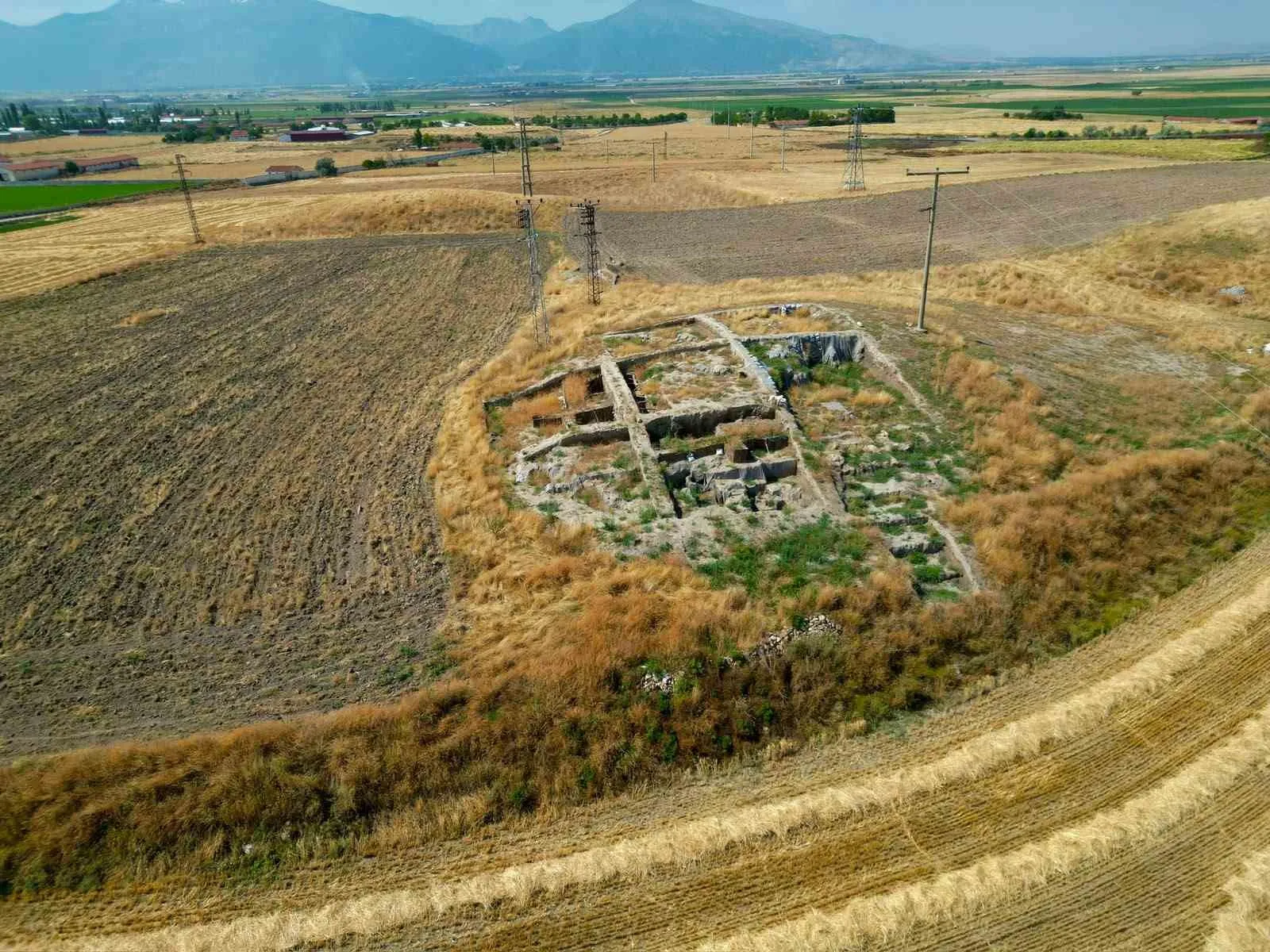 Kayıp şehrin izinde hüzünlü tablo: Kazı alanı kaderine terk edildi