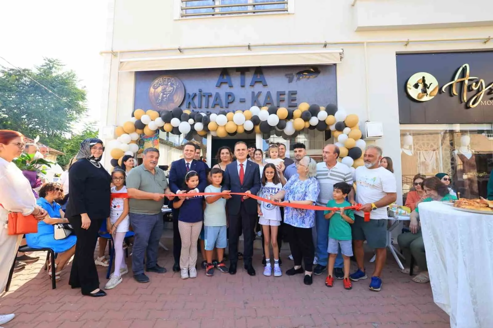 Ula’da kitapseverlerin yeni buluşma noktası: Ata Kitap Kafe hizmete girdi