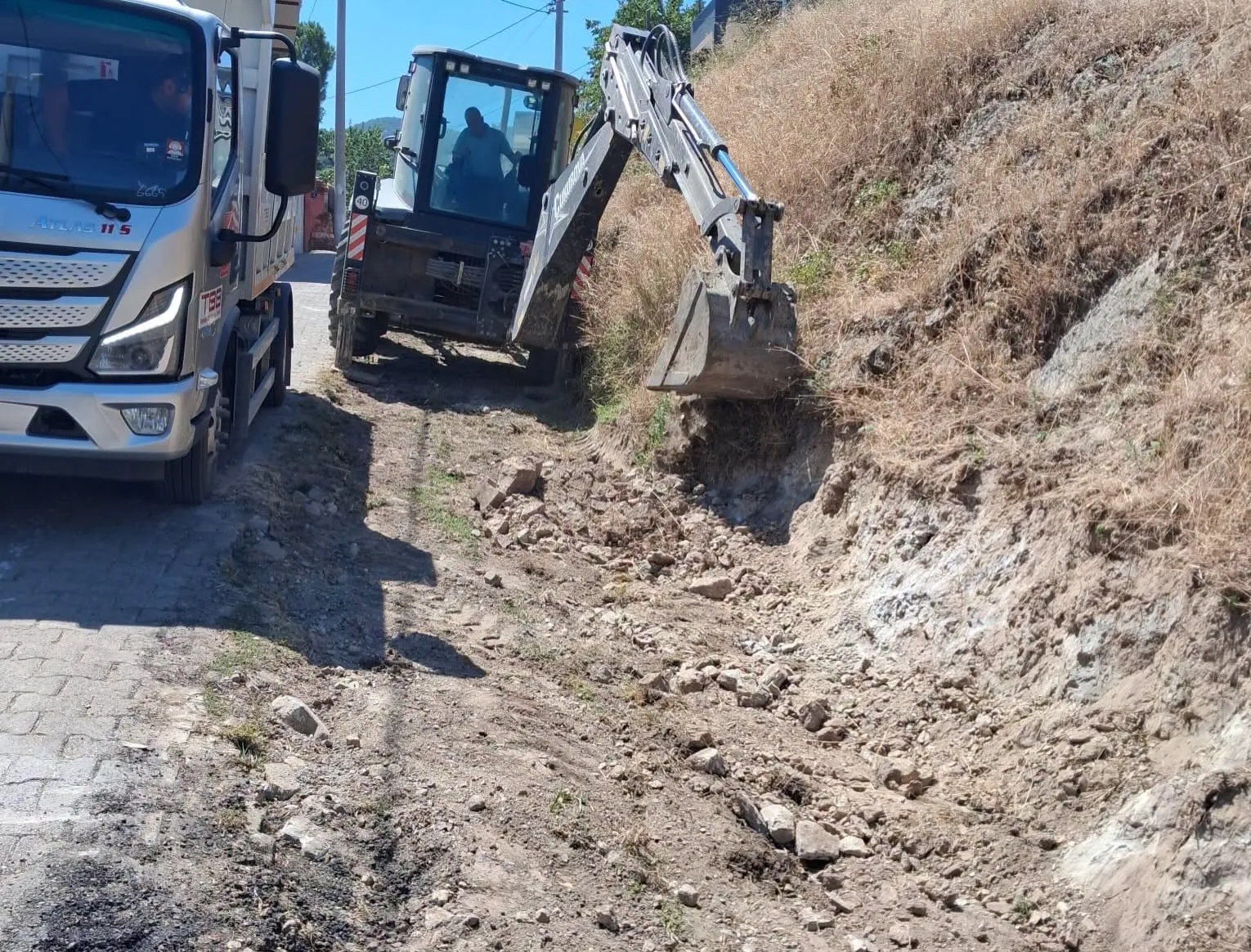 Koçarlı’da trafik rahatlıyor: Şahinciler Mahallesi’nde hummalı çalışma