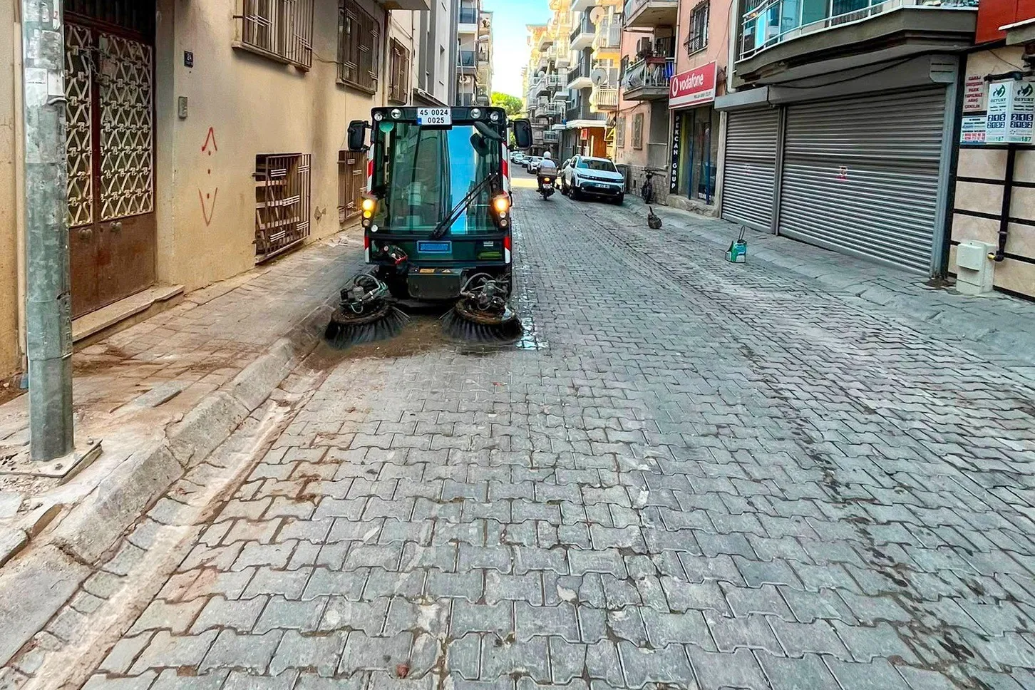Efeler’de tarihi dokuya hijyen dokunuşu: Sokaklar yenilendi