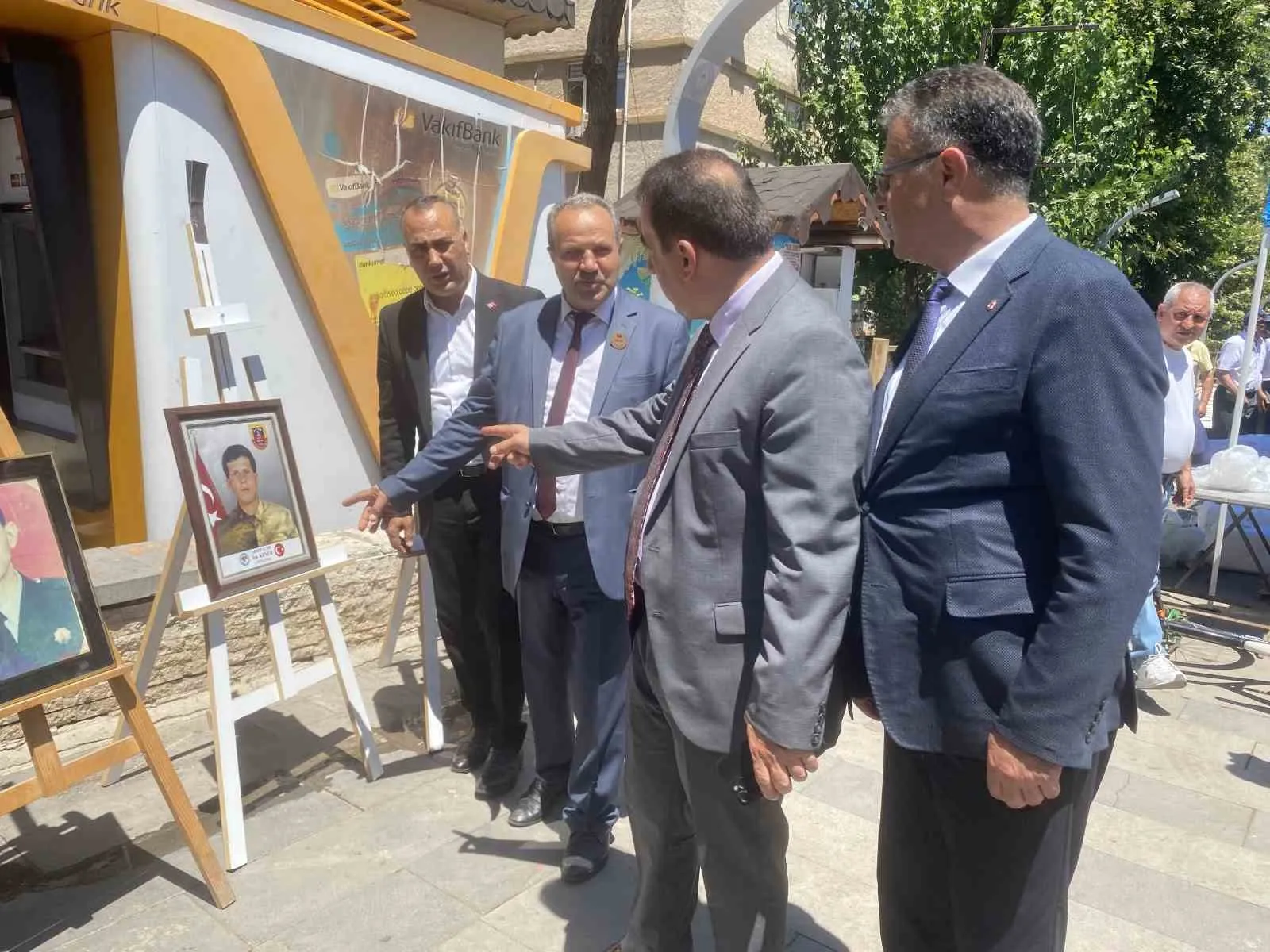 Alaşehir’de 2 bin yürek tek sofrada buluştu: Kahramanlar dualarla anıldı