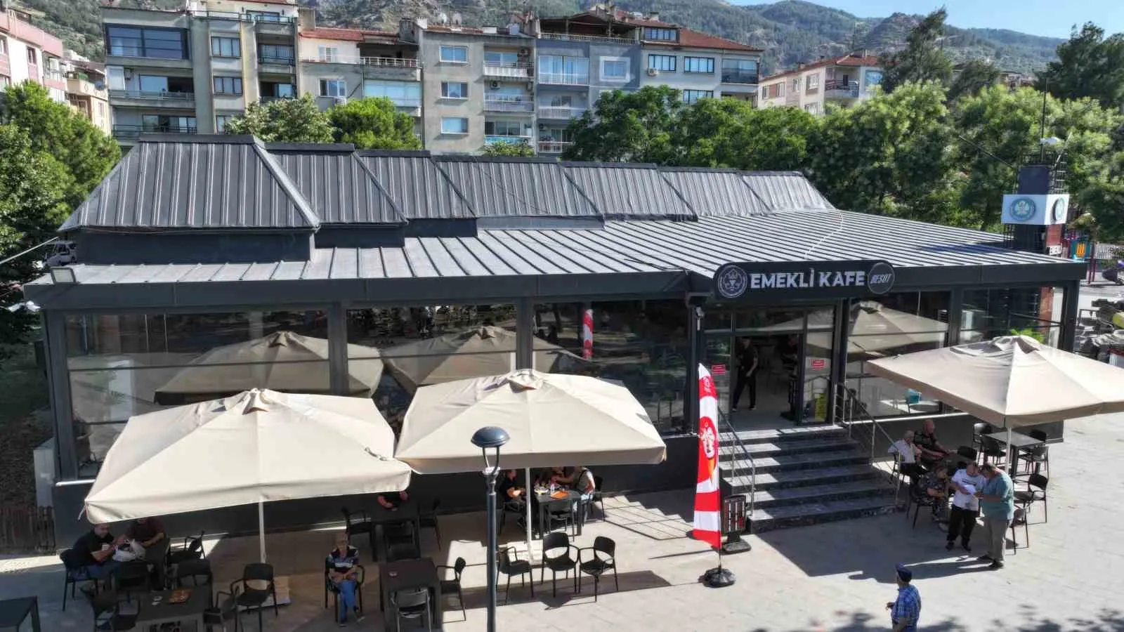 Emeklilerin yeni adresi: Manisa'da çaylar huzurla demleniyor
