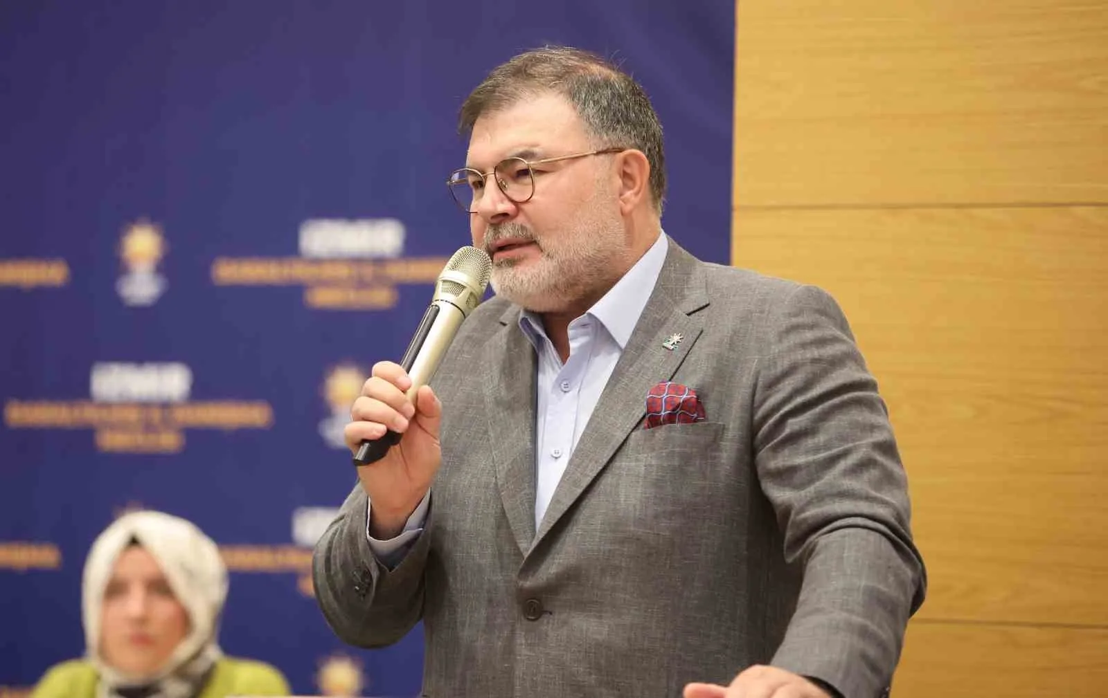 İzmir AK Parti’de yeni dönem: Gönül seferberliği ile sahaya iniliyor