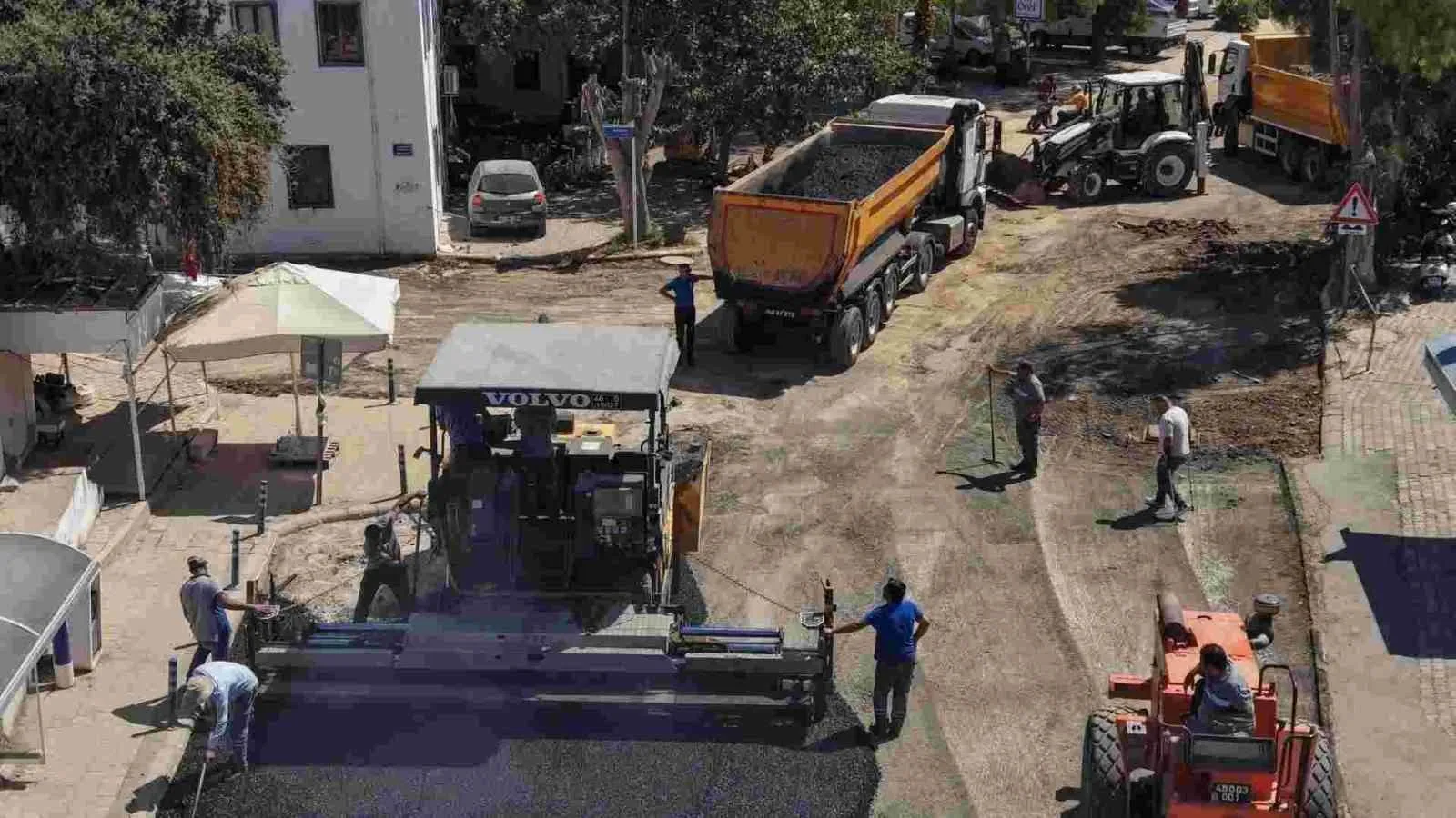 Bodrum'da yollar yenileniyor: Belediye ekipleri mesaiyi ikiye katladı