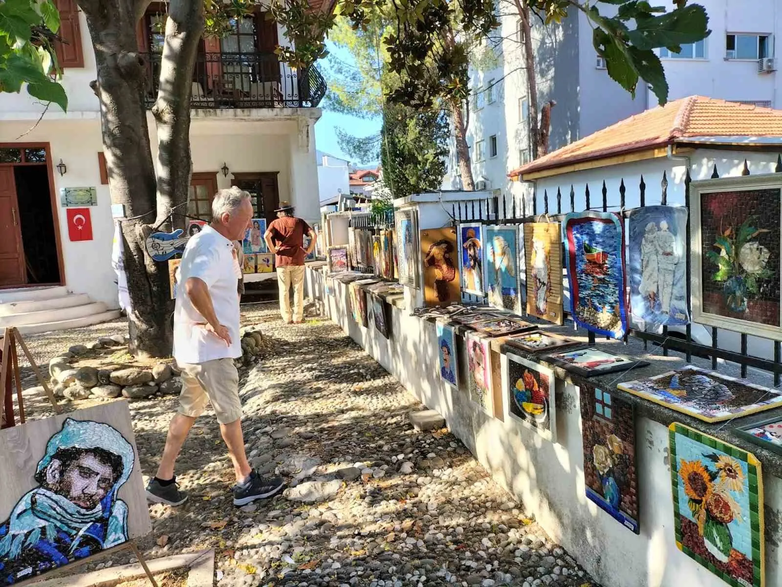 Doğanın renkleri Köyceğiz’de hayat buldu: Mozaik sanatında usta dokunuşlar