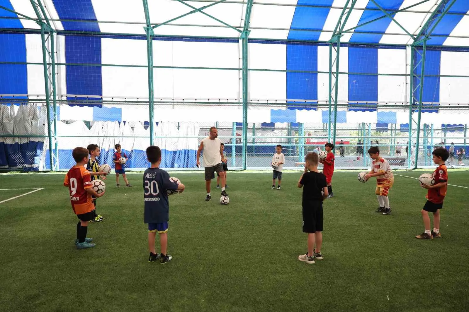 Merkezefendi'de yaz mevsimi sporla şenleniyor: 20 merkezde binlerce kursiyer