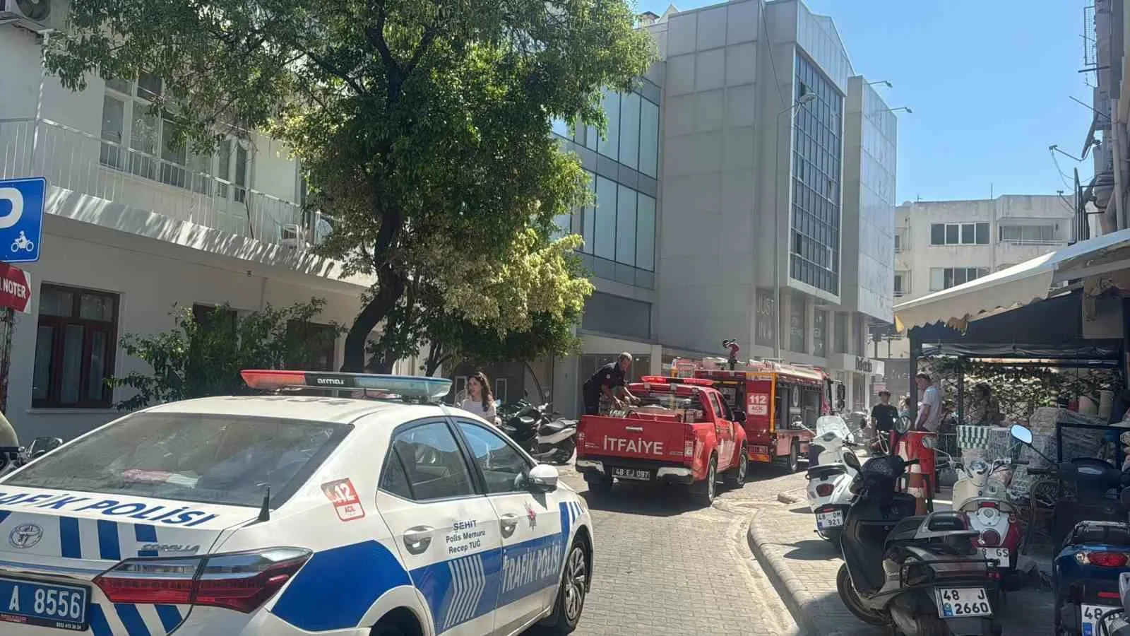 Marmaris'te öğle saatlerinde korku dolu anlar: Mağaza bir anda duman altında kaldı