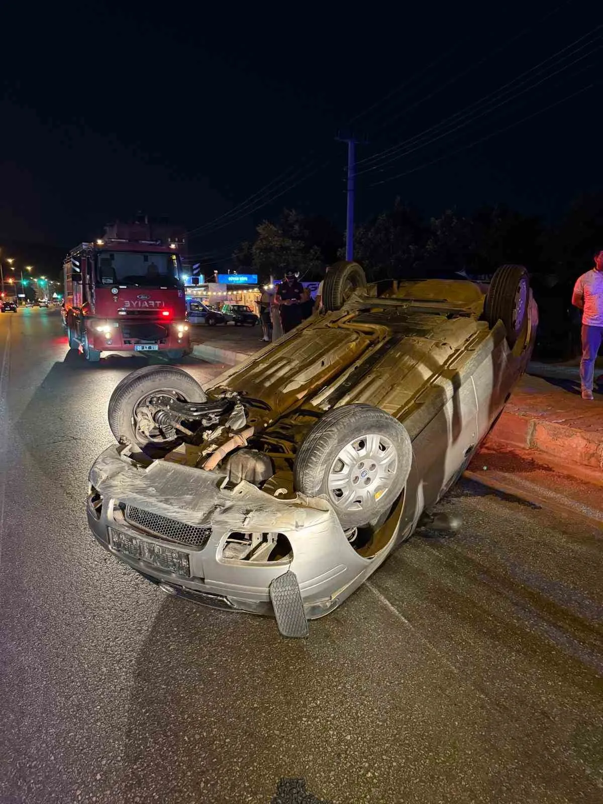 Çine'de trafik kazası: Ters dönen araçtan sağ çıktı