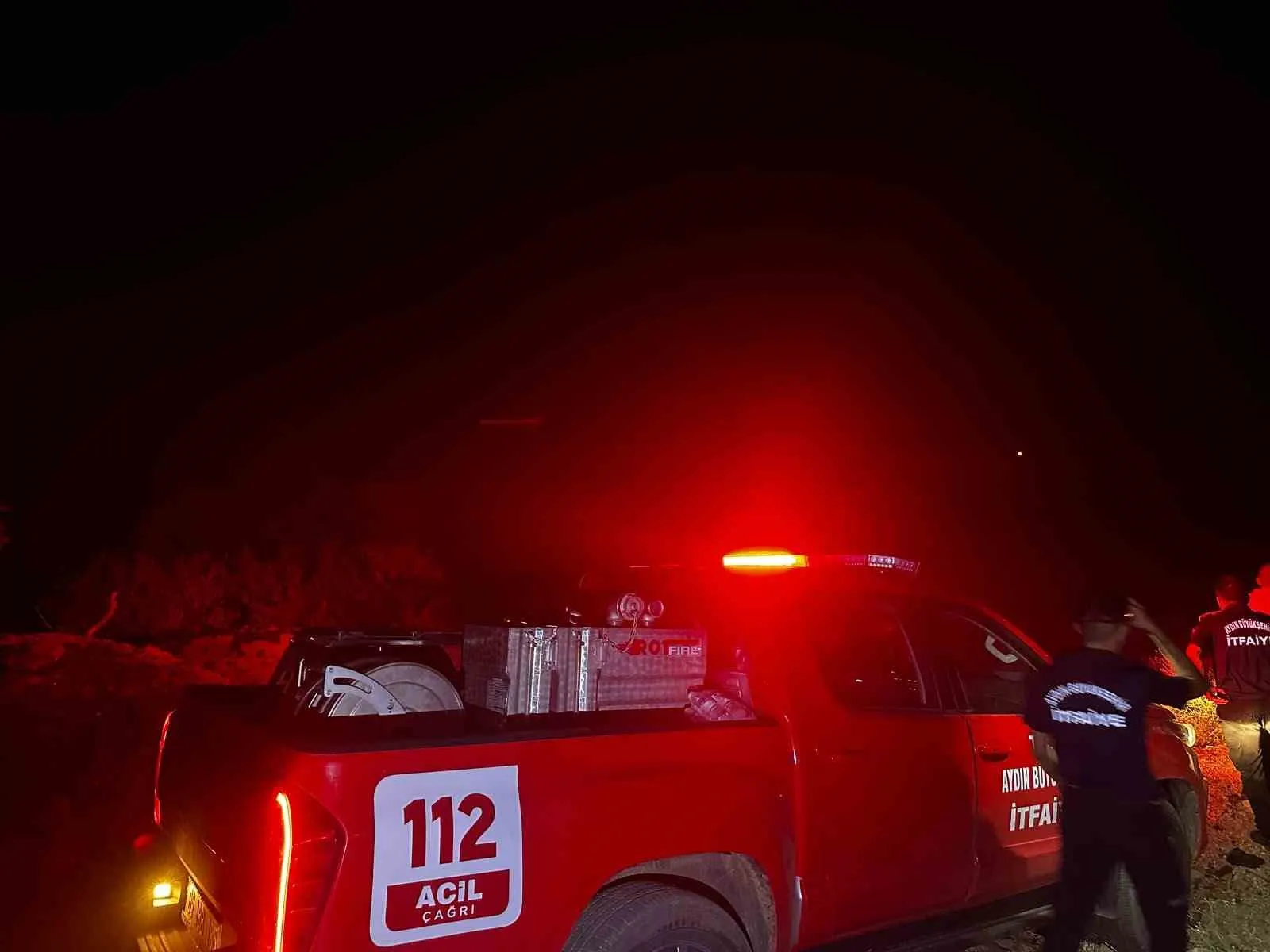 Çine'de alevler yerleşim yerini tehdit etti: İtfaiye ekipleri Mutaflar'da etten duvar ördü