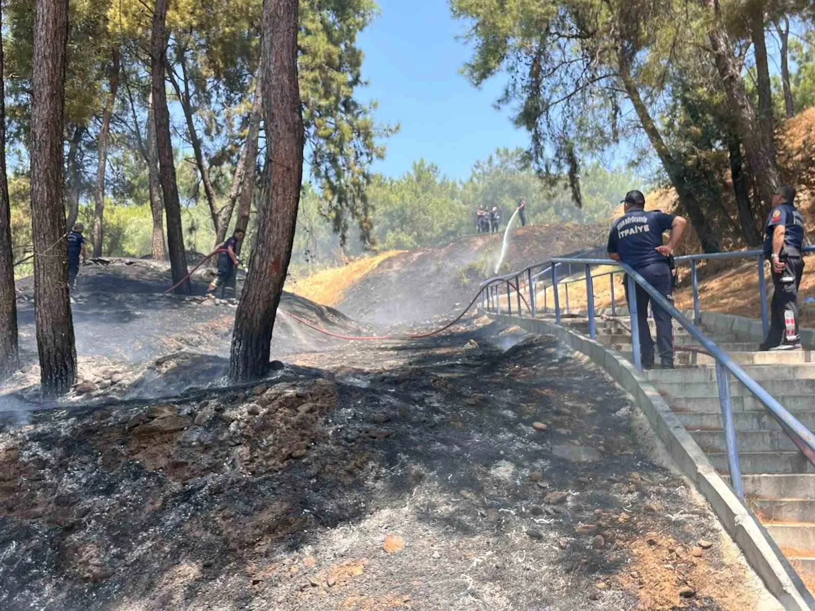 Aytepe’de dumanlar yükseldi: İtfaiyenin zamanında müdahalesi faciayı engelledi