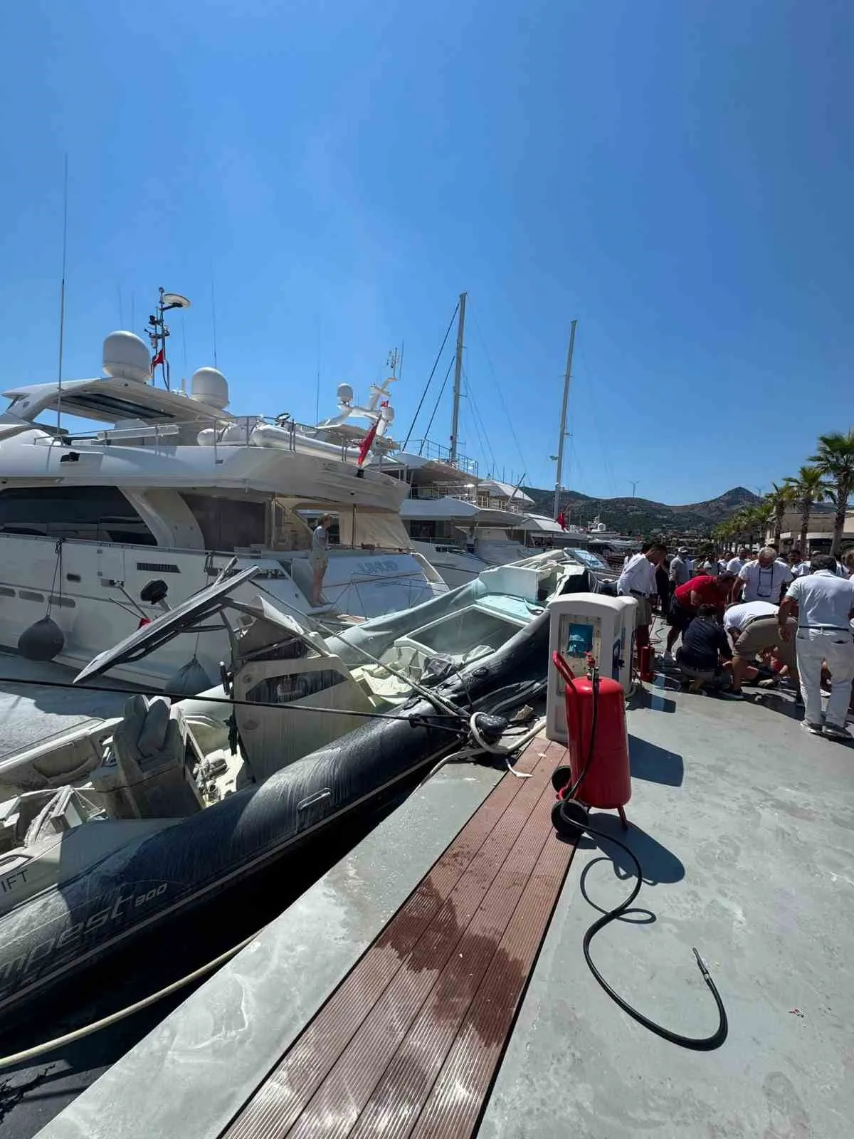 Bodrum'da rutin temizlik faciaya dönüştü: Kontrolden çıkan bot rıhtımda patladı