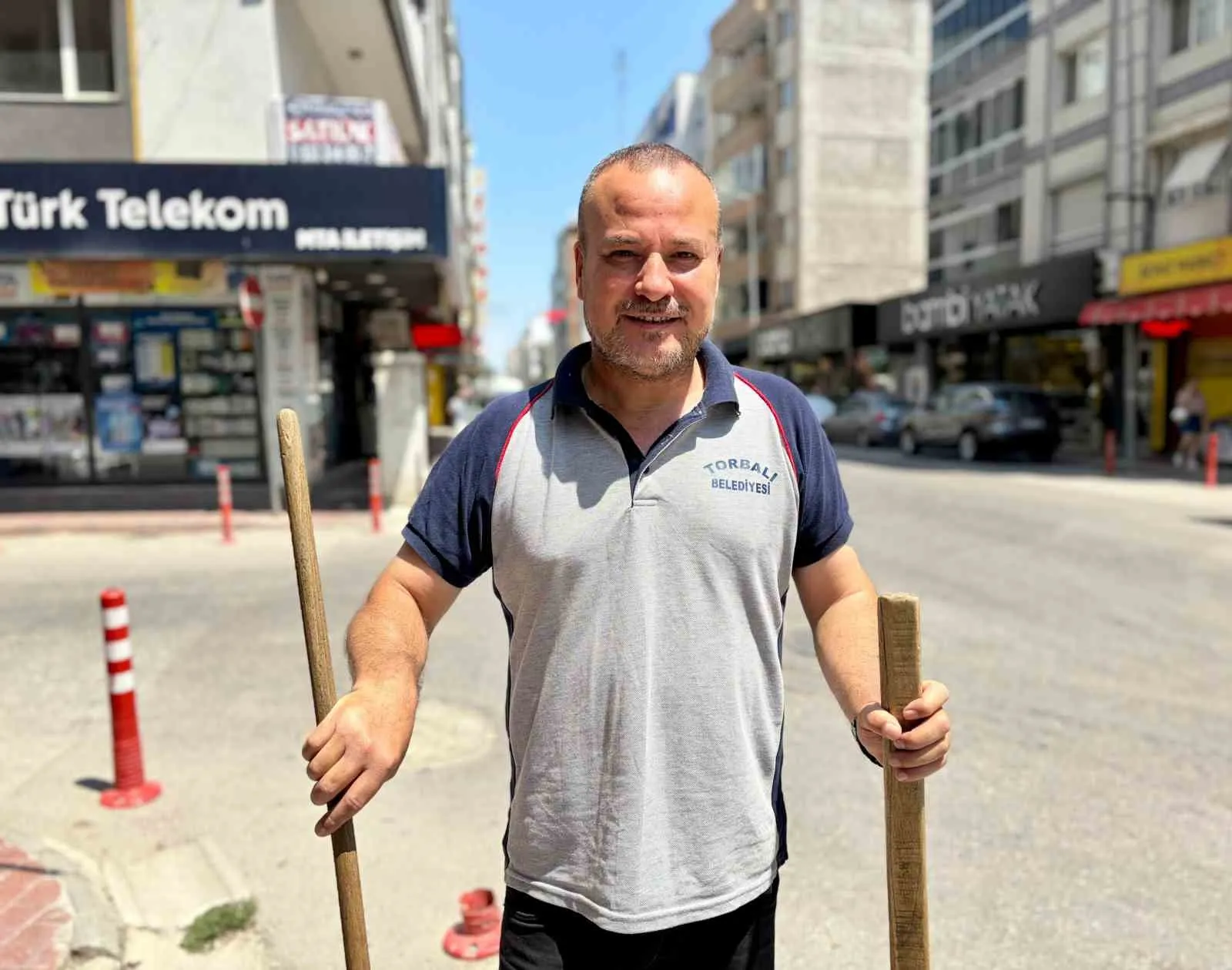 Sokakları süpürürken milyonları mest etti: Torbalı'nın arabesk sesi keşfedilmeyi bekliyor