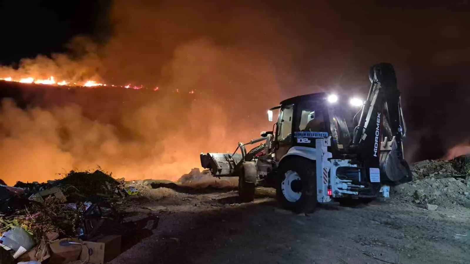 Bodrum gecesinde korkutan alevler: Ekipler seferber oldu