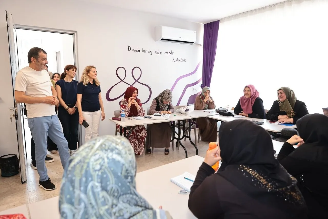 Aktepe’de yaz neşesi: Başkan Çavuşoğlu eğitim merkezlerini mercek altına aldı