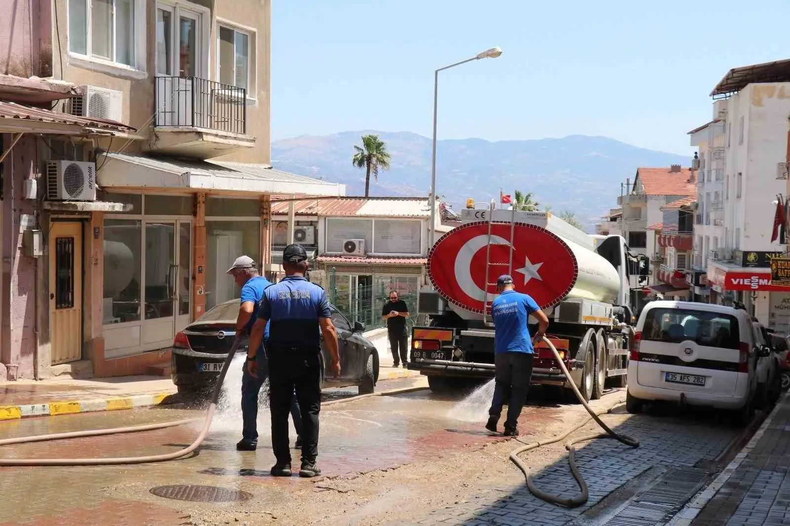 Bozdoğan’da tozla mücadele mesaisi: Ekipler gün boyu teyakkuzda