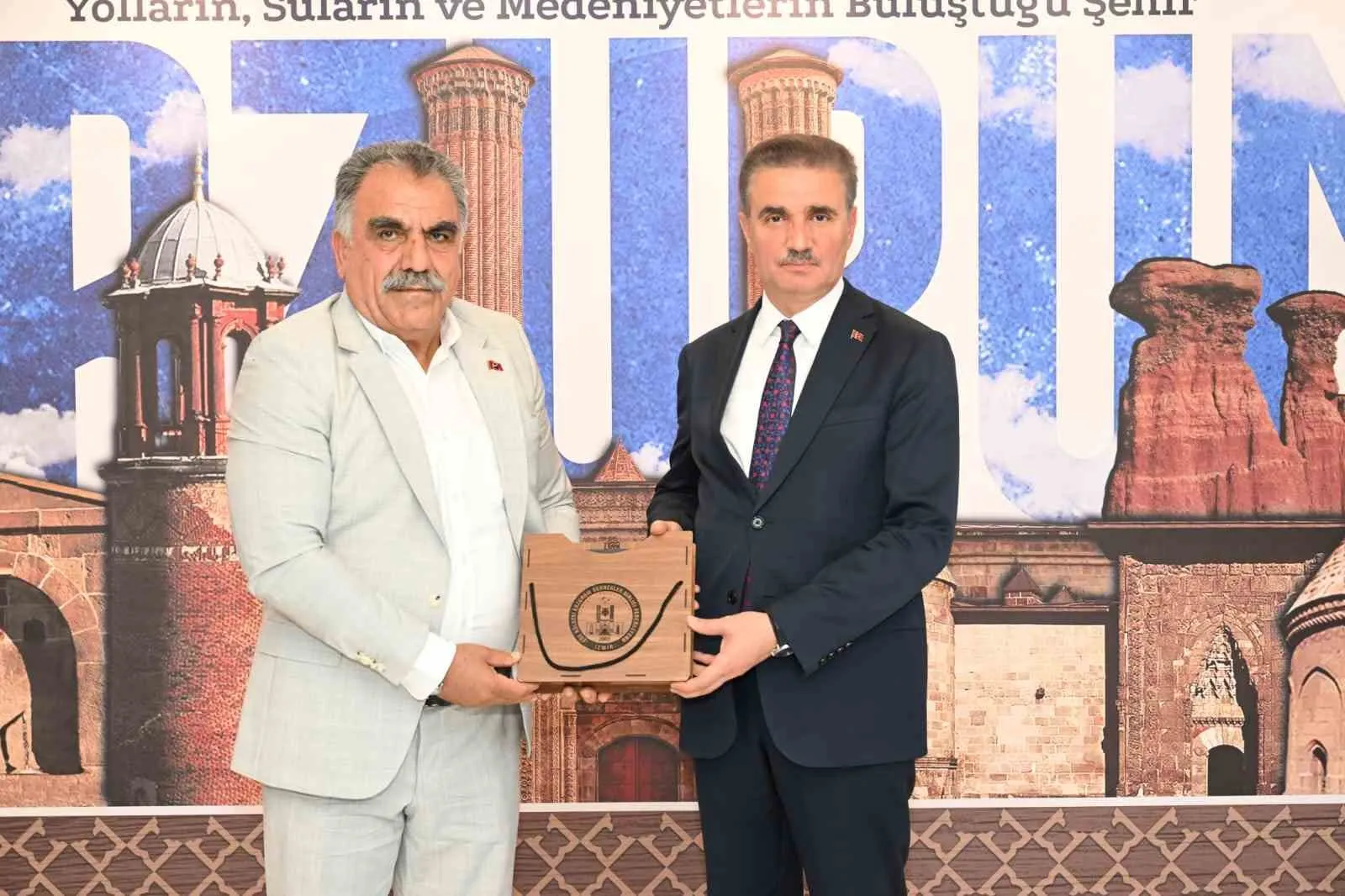 İzmir'den Erzurum'a gönül köprüsü: Dadaşlar ata yurdunda buluştu