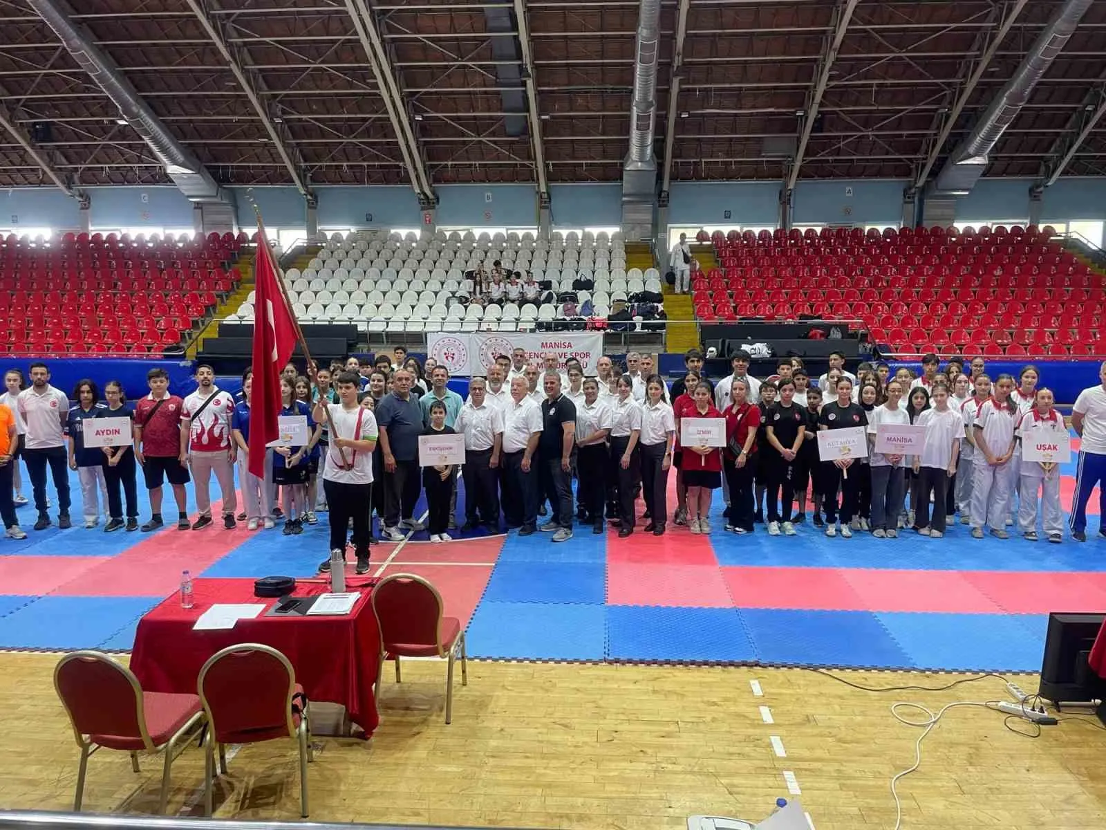 Manisa’da karate rüzgarı: Geleceğin yıldızları tatamide ter döküyor