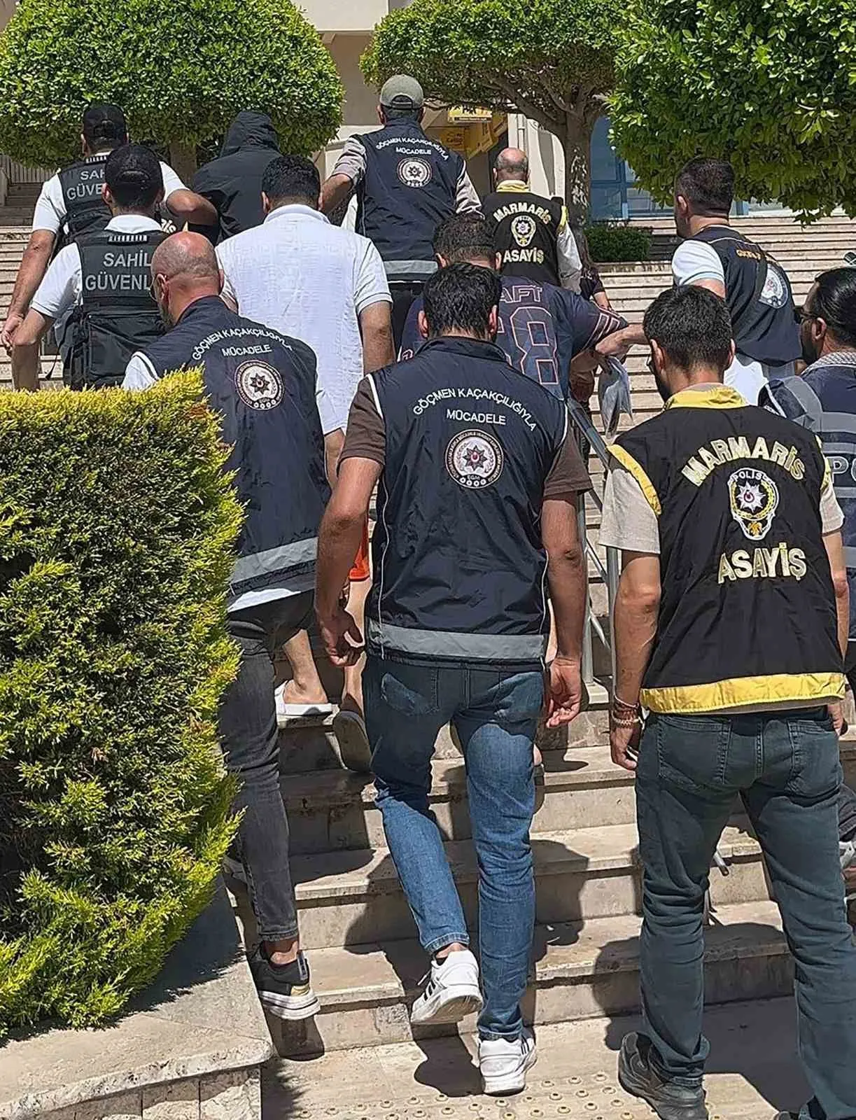 Muğla’da göçmen kaçakçılarına geçit yok: 26 kişi demir parmaklıklar ardında