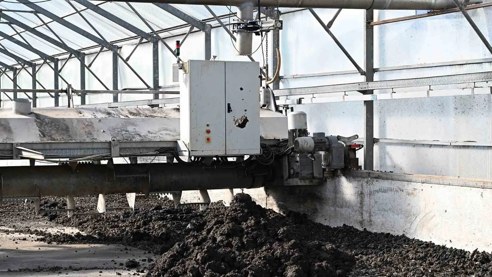 Manisa'da atıklar artık çöpe gitmiyor: Arıtma çamuru enerji kaynağına dönüşüyor