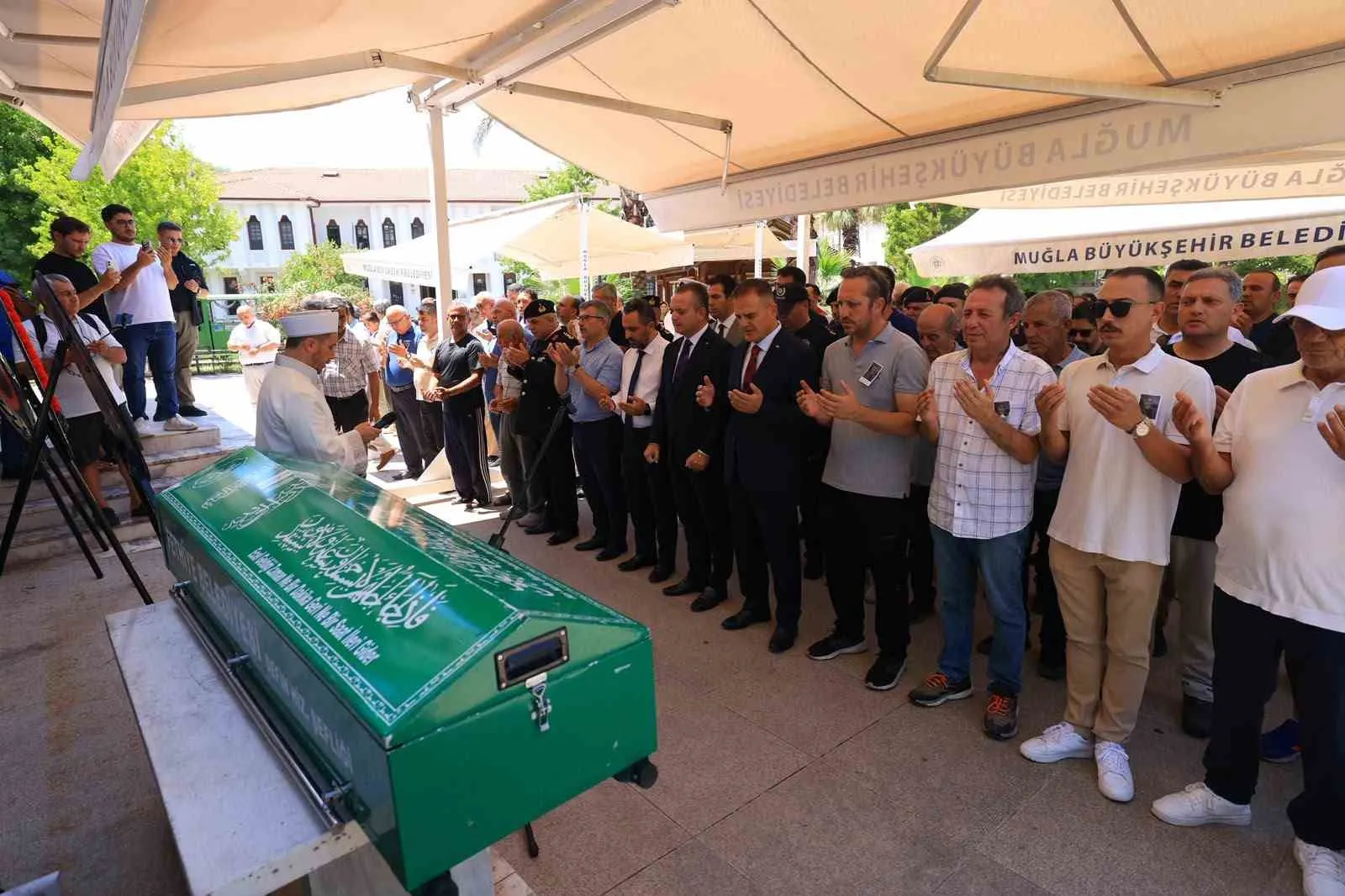 Fethiye'de hüzünlü veda: Şehit babası dualarla uğurlandı