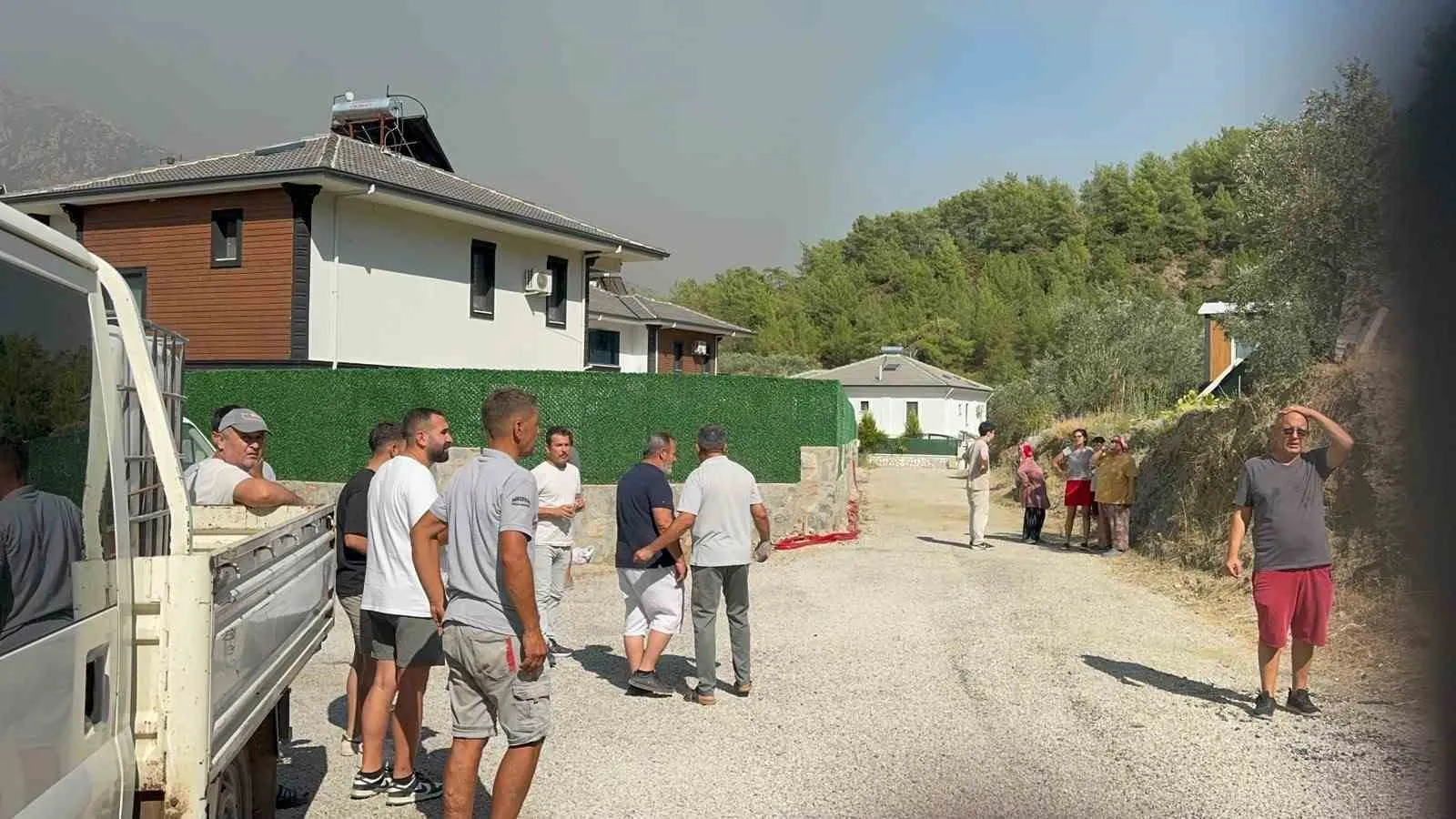 Fethiye'de orman yangını paniği: Alevler yeniden yükselince tahliye kararı çıktı