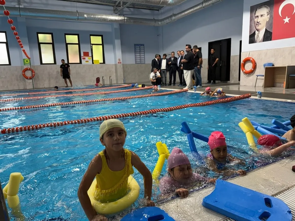 Kasapoğlu’nun Bayındır mesaisi: Pazar yerinden spor tesislerine kadar her noktada vatandaşın yanında