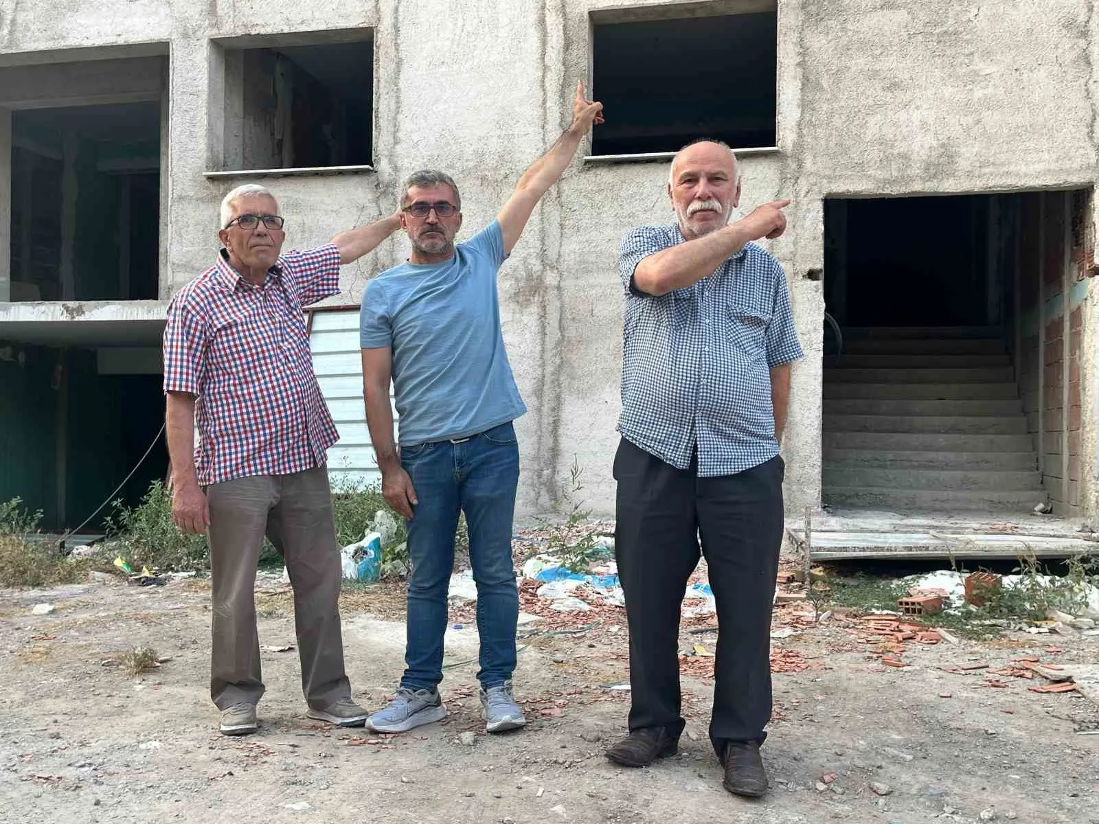 İzmir'de büyük vurgun iddiası: Bir daireyi onlarca kişiye sattılar