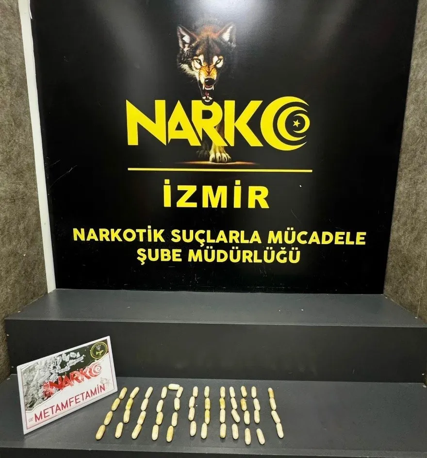İzmir havalimanında pes dedirten yöntem: Midesinden servet değerinde zehir çıktı