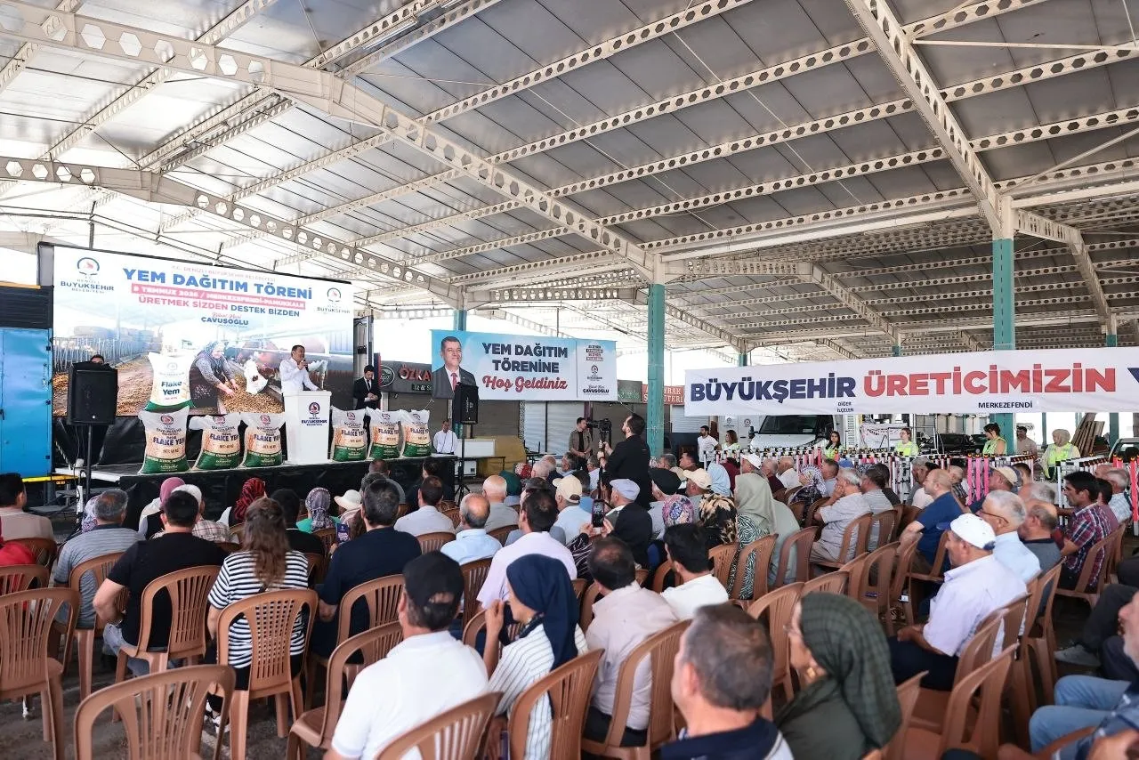 Denizli’de üreticinin maliyet yüküne belediye eli: 32 bin çuval yem dağıtıldı
