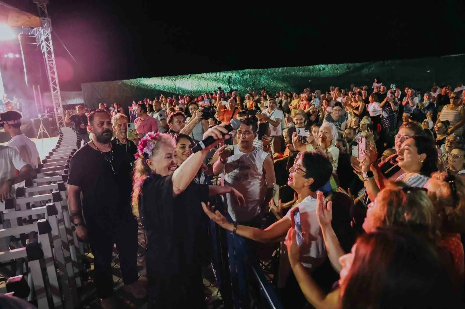Didim’de lavanta şöleni Suzan Kardeş ile başladı: Bariyerler kalktı, coşku zirveye çıktı
