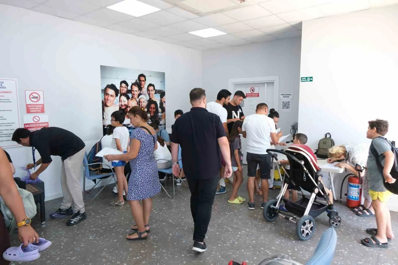 Bodrum'da yazın keyfi havuzda çıkıyor: Bin çocuk yüzme öğrenecek