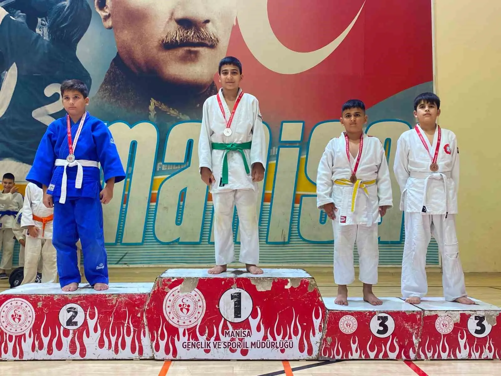 Salihli judonun genç yetenekleri Manisa’da madalyalara ambargo koydu